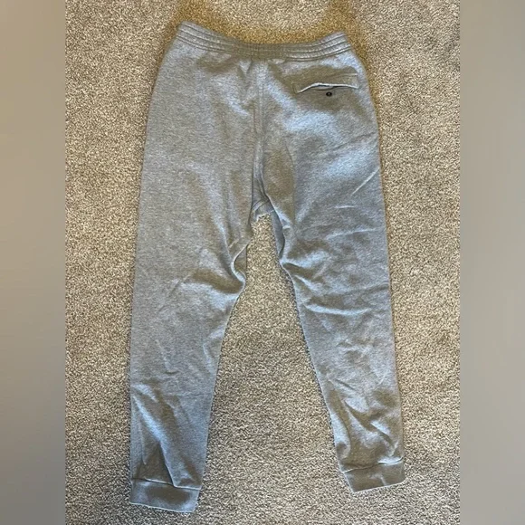 Men’s Nike Gray Tapered Cuffed Sweatpants - Picture 2 of 6